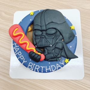 【星際大戰】黑白武士客製化造型生日蛋糕，熱狗、球棒VS光劍！